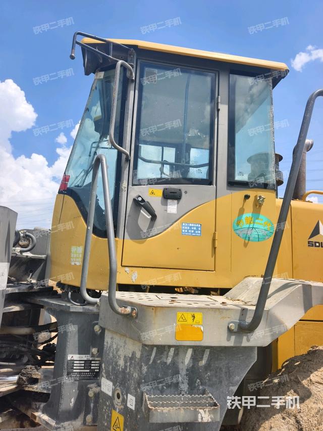 駕駛室正側(cè)（駕駛室部分）