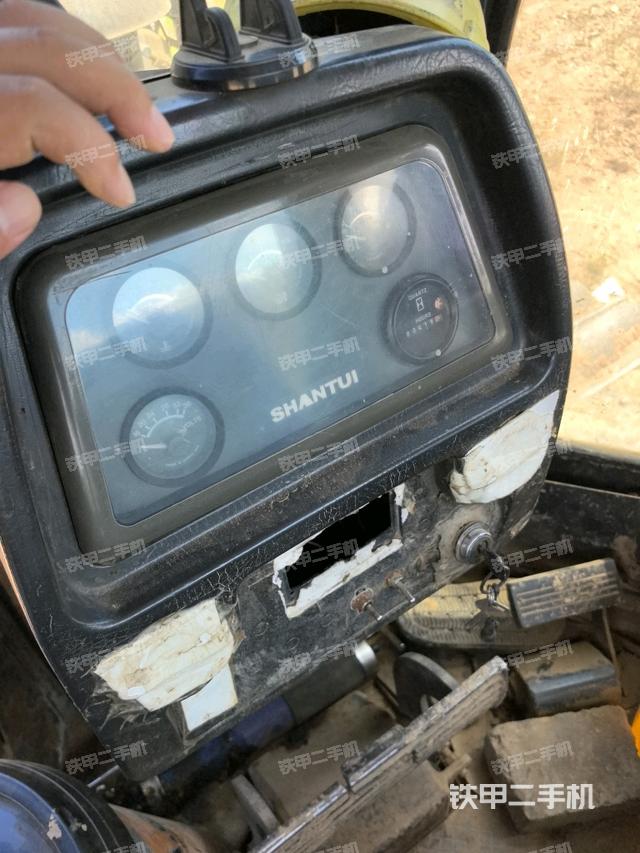 仪表盘全景（推土机驾驶室）