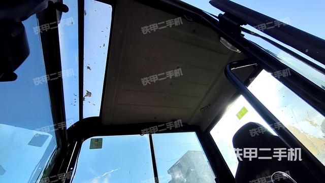 顶棚整体(驾驶室部分) 顶棚整体(驾驶室部分)