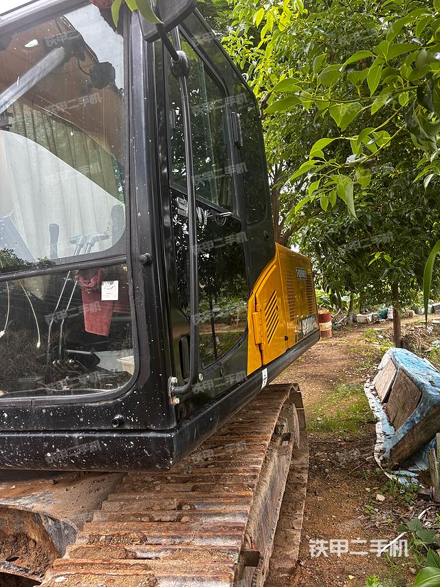 駕駛室整體(整機外觀) 駕駛室整體(整機外觀)