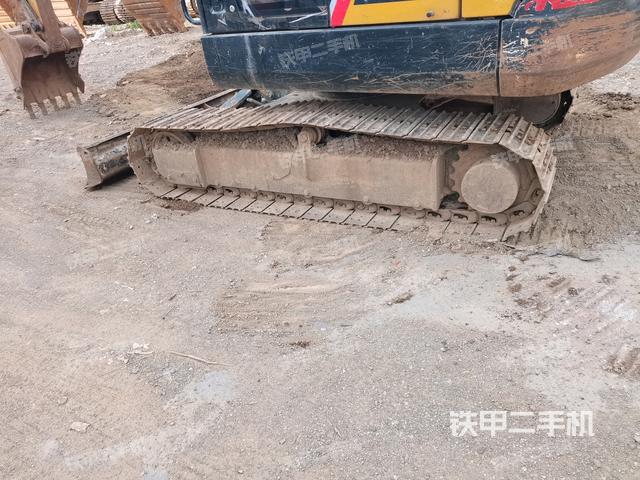 左侧履带整体 (行走机构) 左侧履带整体 (行走机构)