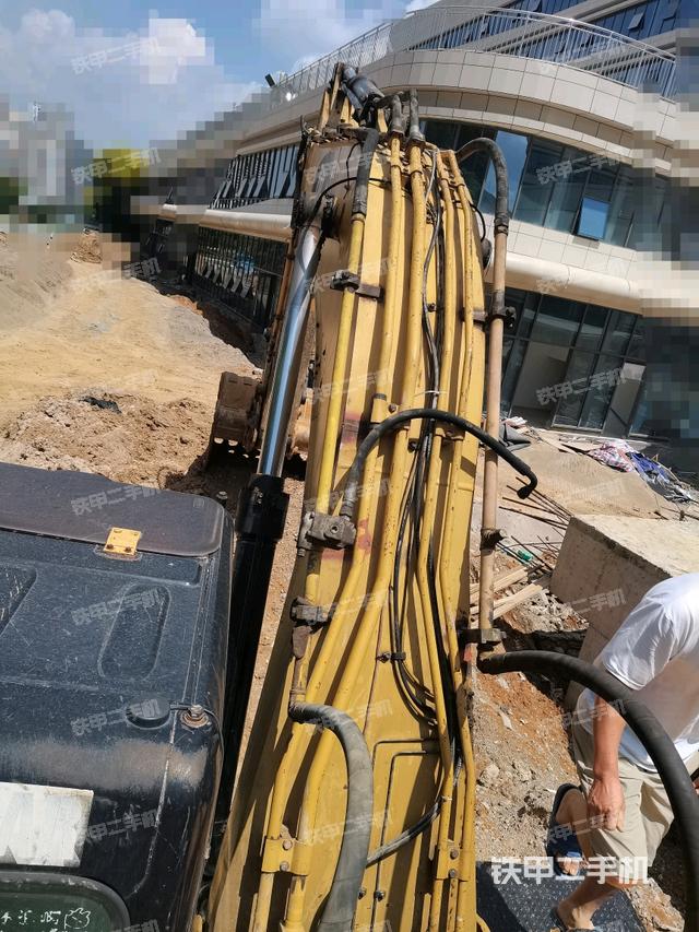 大臂背部俯视(工作和回转装置) 大臂背部俯视(工作和回转装置)