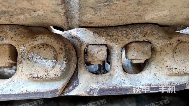 右侧履带整体(行走机构) 右侧履带整体(行走机构)