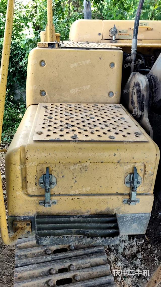 大臂根部 斜视(工作和回转装置) 大臂根部 斜视(工作和回转装置)