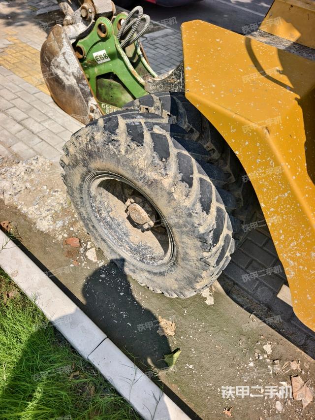 右驱动轮(行走机构) 右驱动轮(行走机构)