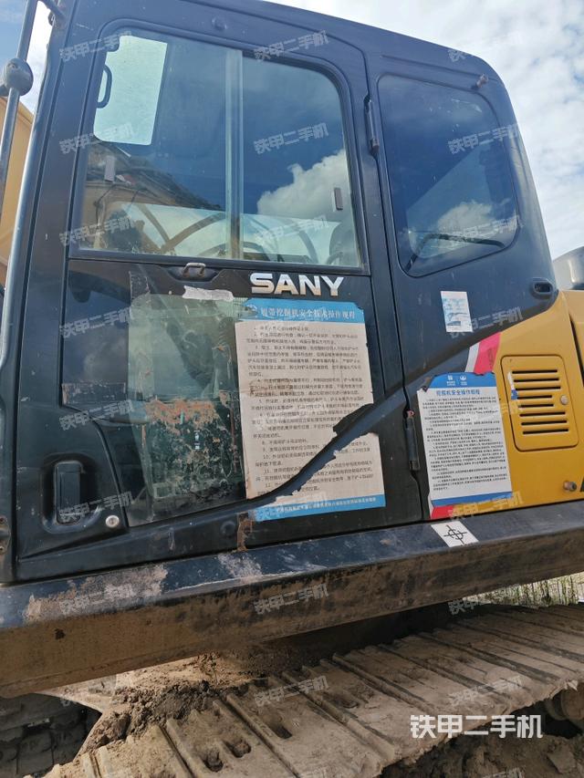 驾驶室左前45度(驾驶室部分) 驾驶室左前45度(驾驶室部分)