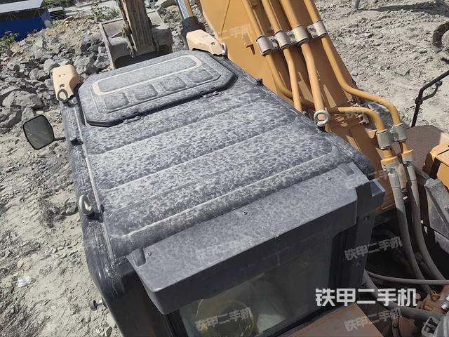 驾驶室顶部(整机外观) 驾驶室顶部(整机外观)