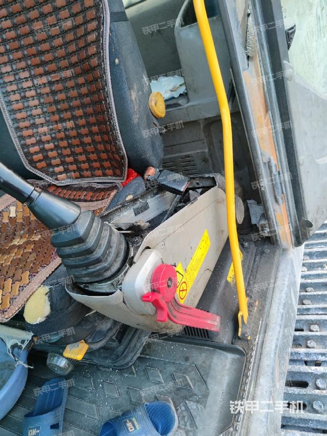 座椅左侧控制台/音响/含左手柄（驾驶室部分）