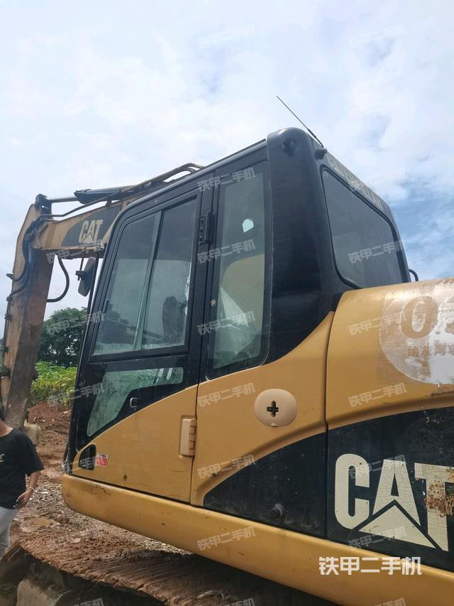 驾驶室左后45度(驾驶室部分) 驾驶室左后45度(驾驶室部分)