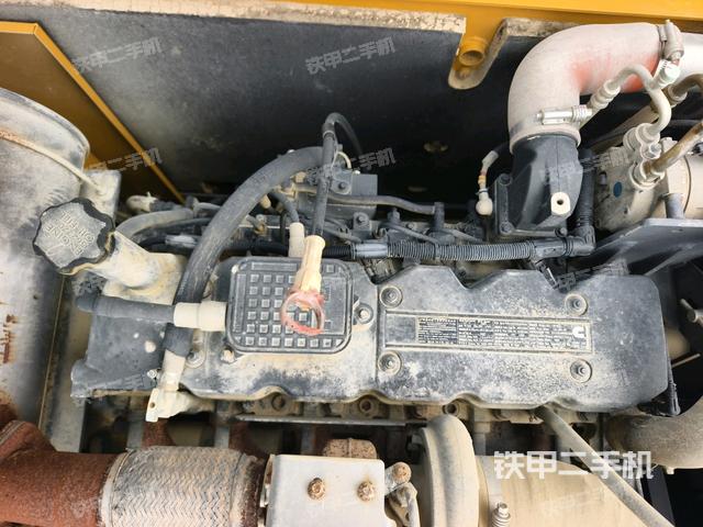 气门室盖螺丝特写(上车部件) 气门室盖螺丝特写(上车部件)