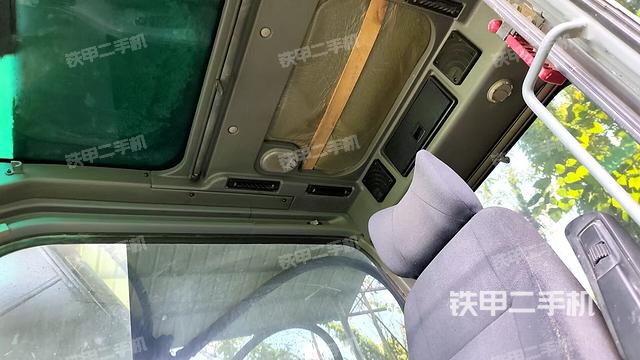 座椅左侧控制台/音响/含左手柄(驾驶室部分) 座椅左侧控制台/音响/含左手柄(驾驶室部分)