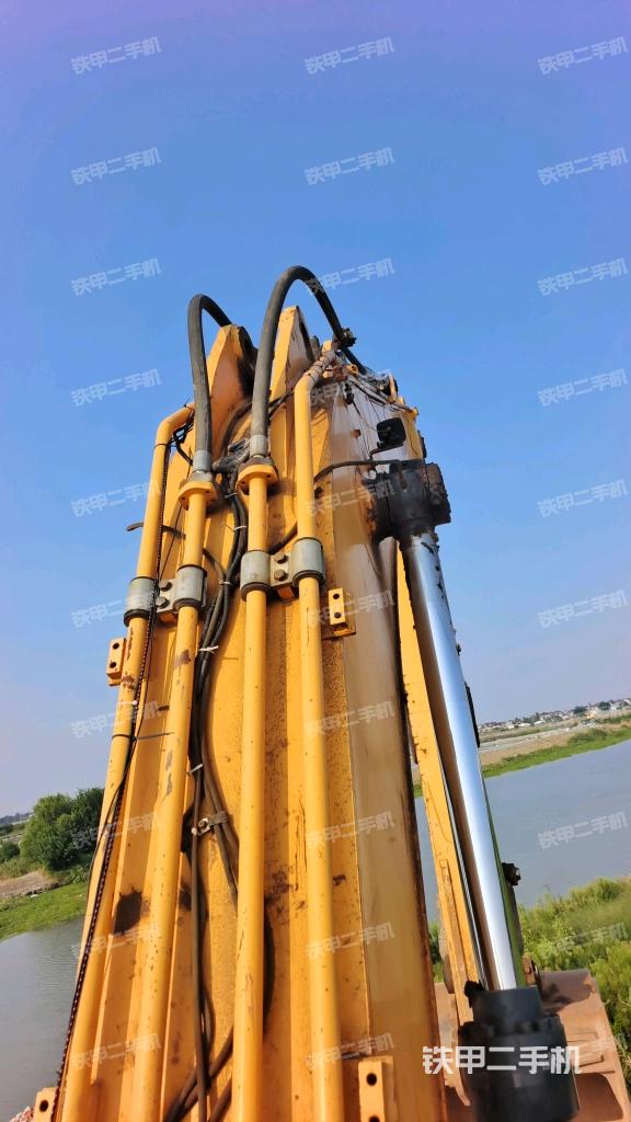 大臂背部俯视(工作和回转装置) 大臂背部俯视(工作和回转装置)