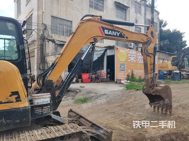 大臂整体 右侧(工作和回转装置) 大臂整体 右侧(工作和回转装置)