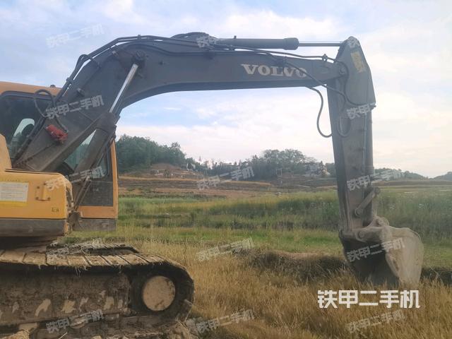 大臂整体 右侧(工作和回转装置) 大臂整体 右侧(工作和回转装置)