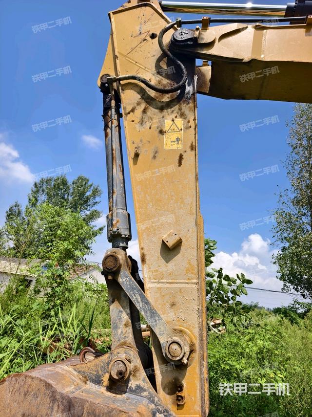 小臂整体左后(工作和回转装置) 小臂整体左后(工作和回转装置)