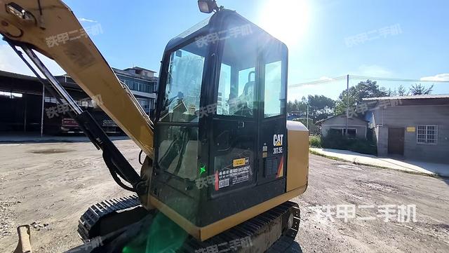 驾驶室正侧(驾驶室部分)  驾驶室正侧(驾驶室部分)