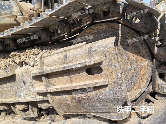 單側(cè)履帶整體(整機(jī)外觀) 單側(cè)履帶整體(整機(jī)外觀)