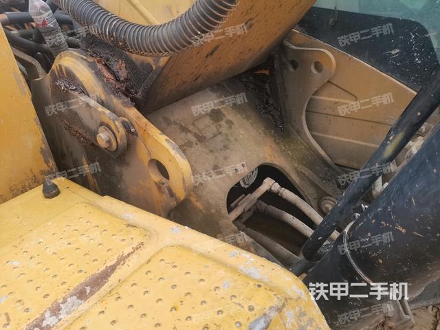 大臂根部 斜视(工作和回转装置) 大臂根部 斜视(工作和回转装置)