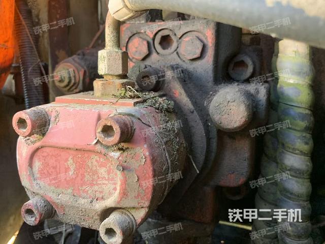 液压泵舱室正面整体(整机外观) 液压泵舱室正面整体(整机外观)