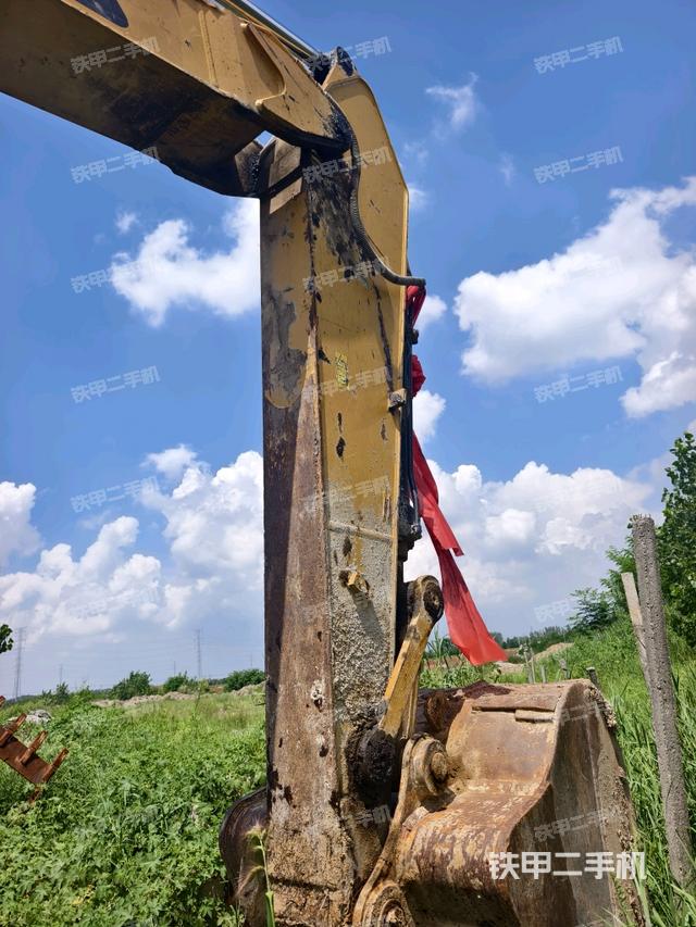 小臂整体右前(工作和回转装置) 小臂整体右前(工作和回转装置)