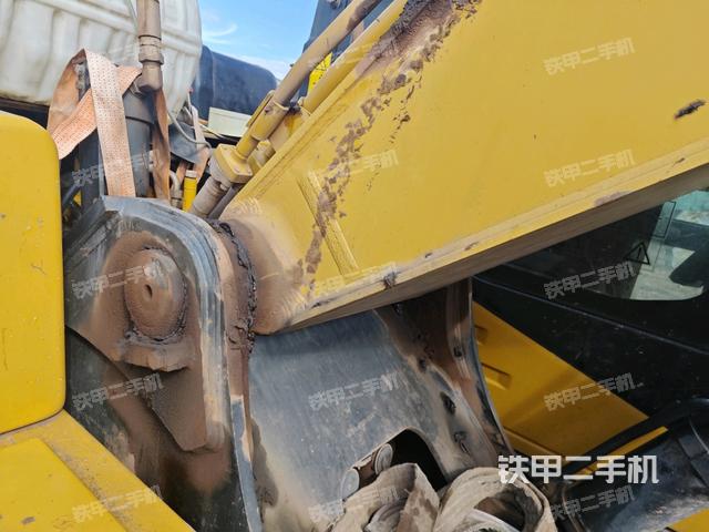 大臂根部 斜视(工作和回转装置) 大臂根部 斜视(工作和回转装置)