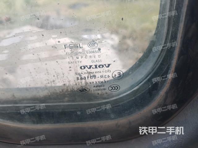 左后方玻璃角标(驾驶室部分) 左后方玻璃角标(驾驶室部分)