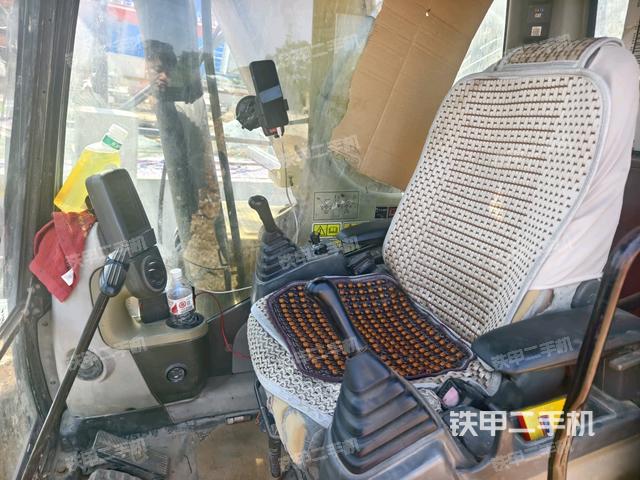 座椅左侧控制台/音响/含左手柄（驾驶室部分）