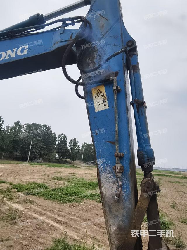 小臂整体右前(工作和回转装置) 小臂整体右前(工作和回转装置)