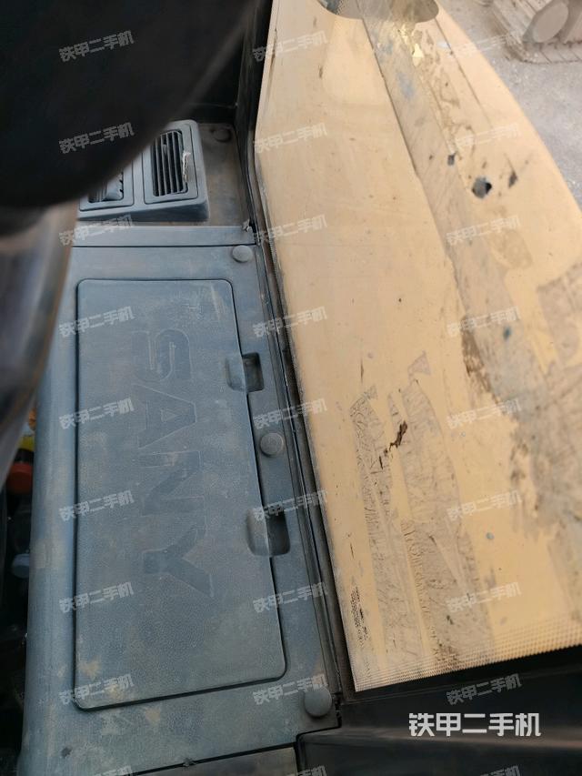 座椅后部(驾驶室部分) 座椅后部(驾驶室部分)