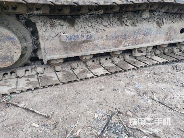 单侧履带整体(整机外观) 单侧履带整体(整机外观)