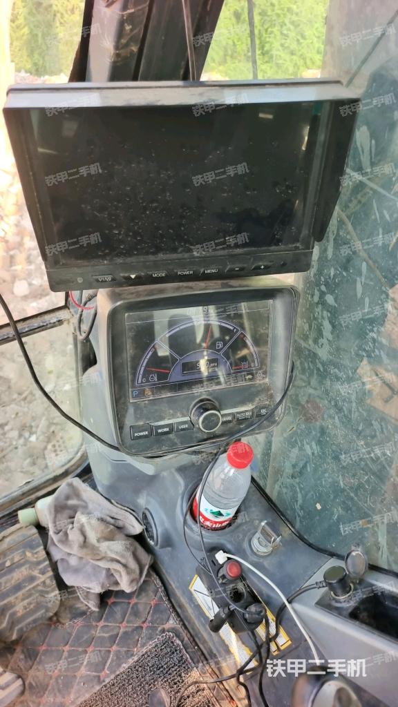 显示屏 (驾驶室部分) 显示屏 (驾驶室部分)