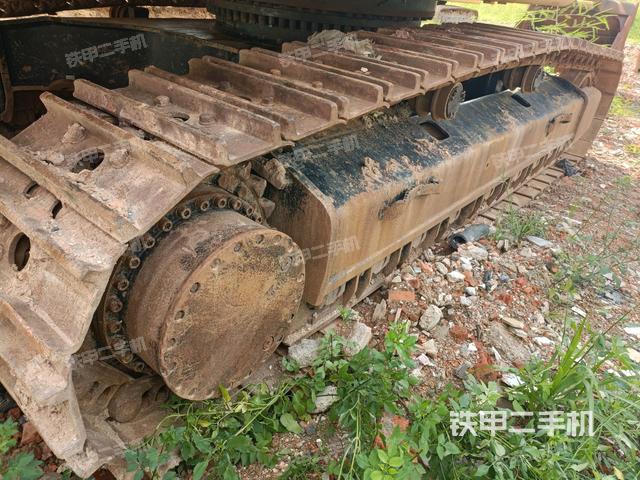 单侧履带整体(整机外观) 单侧履带整体(整机外观)