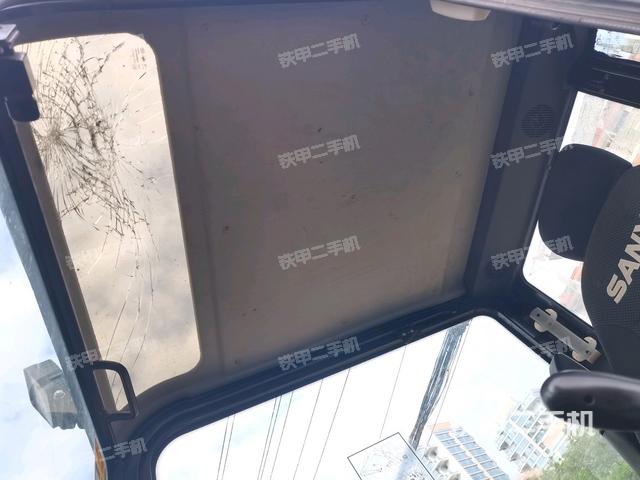 顶棚整体(驾驶室部分) 顶棚整体(驾驶室部分)