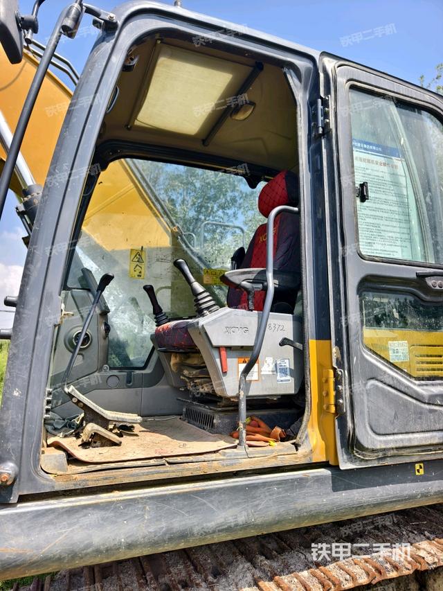 驾驶室正侧(驾驶室部分) 驾驶室正侧(驾驶室部分)