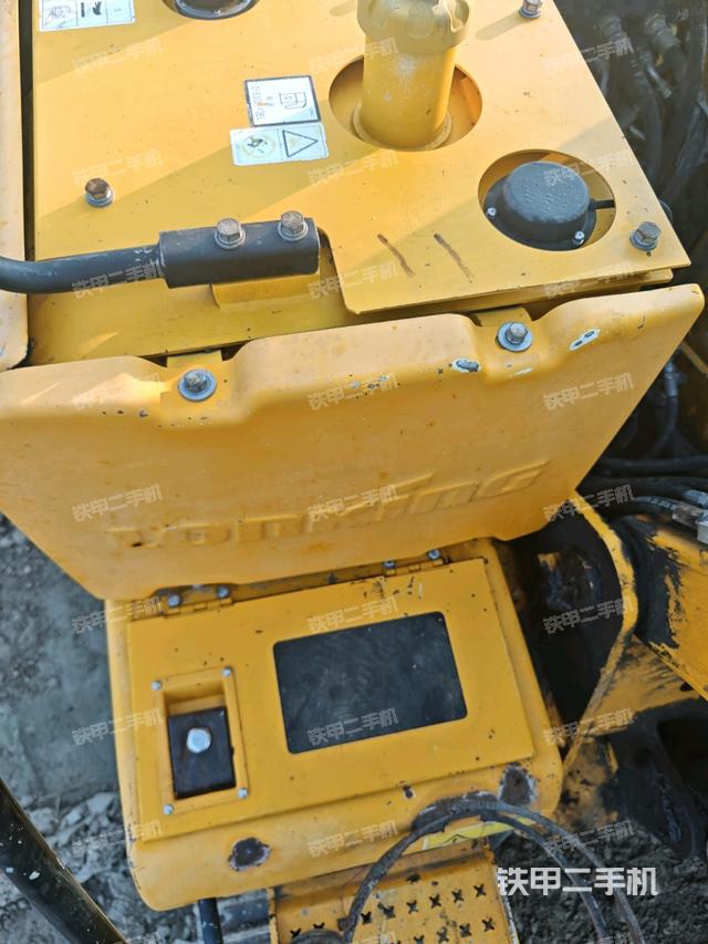 转盘和下车架正前（工作和回转装置）