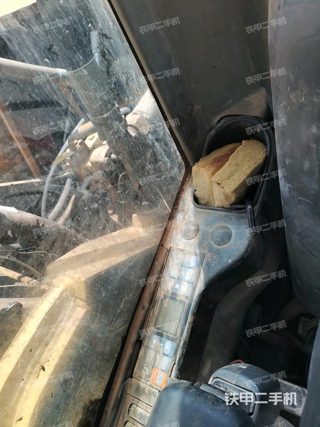 左后方玻璃角标(驾驶室部分) 左后方玻璃角标(驾驶室部分)