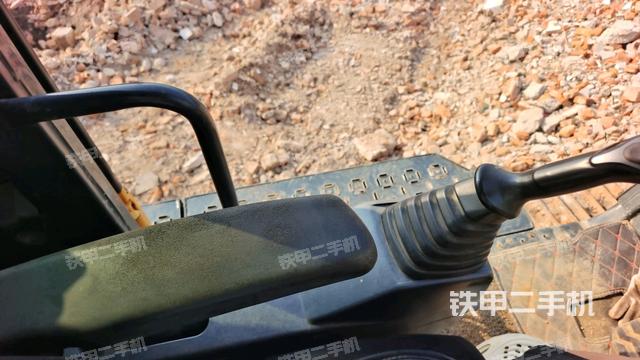 座椅左侧控制台/音响/含左手柄(驾驶室部分) 座椅左侧控制台/音响/含左手柄(驾驶室部分)