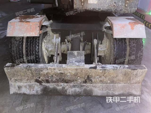 单侧履带整体(整机外观) 单侧履带整体(整机外观)