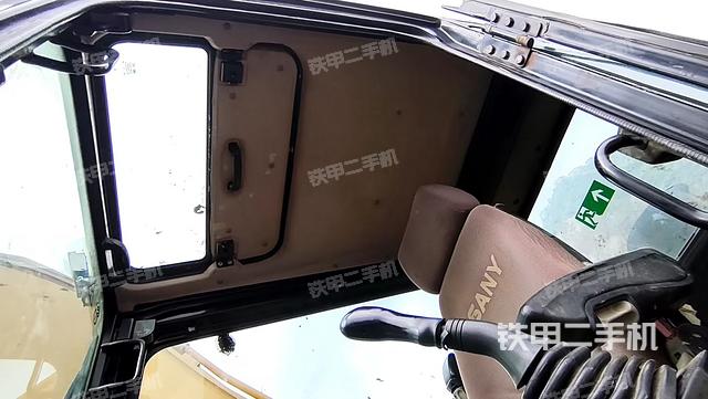 座椅右侧控制台/钥匙门/油门/含右手柄(驾驶室部分) 座椅右侧控制台/钥匙门/油门/含右手柄(驾驶室部分)