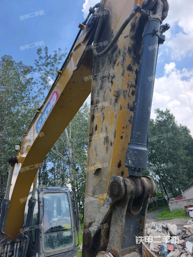 小臂整体左后(工作和回转装置) 小臂整体左后(工作和回转装置)