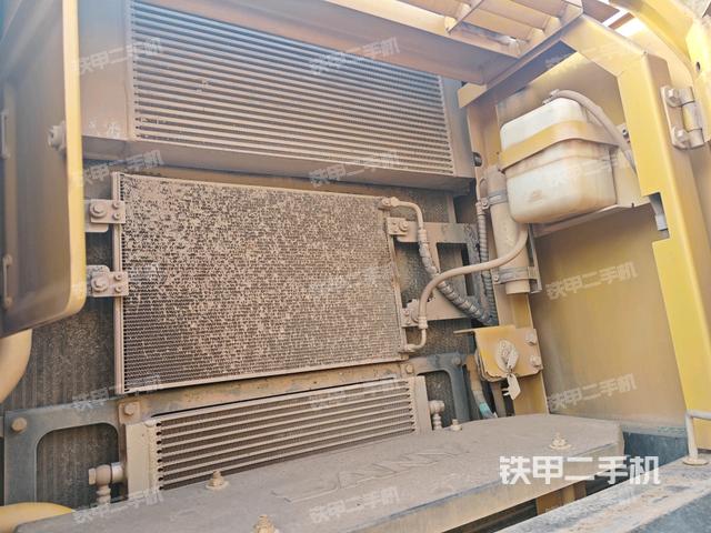 散热器正面(大件舱室) 散热器正面(大件舱室)