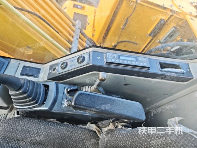 座椅左侧控制台/音响/含左手柄（驾驶室部分）