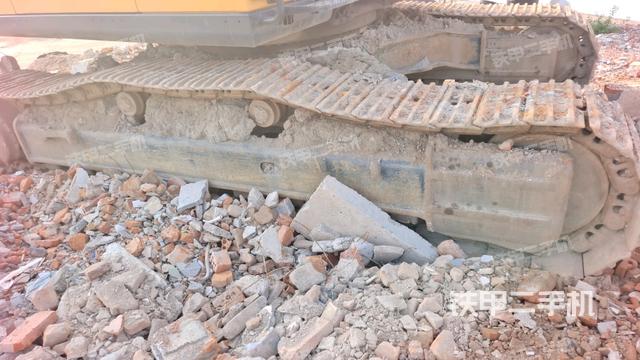 右侧履带整体(行走机构) 右侧履带整体(行走机构)