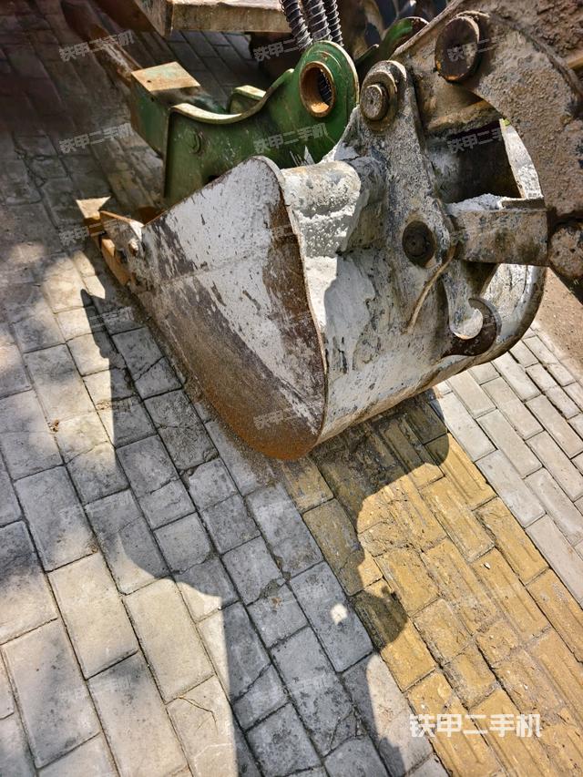 铲斗45度(工作和回转装置) 铲斗45度(工作和回转装置)