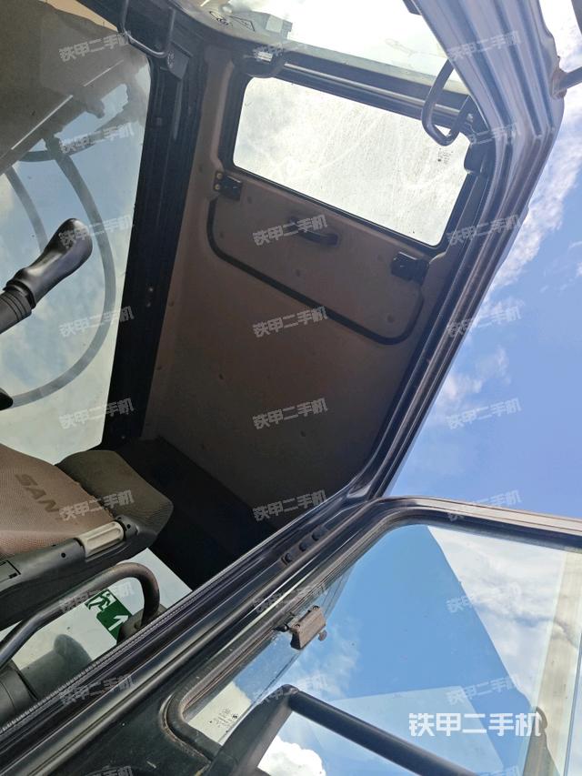 顶棚整体(驾驶室部分) 顶棚整体(驾驶室部分)