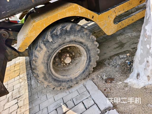 左导向轮(行走机构) 左导向轮(行走机构)