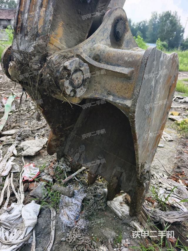 铲斗右后整体(工作和回转装置) 铲斗右后整体(工作和回转装置)