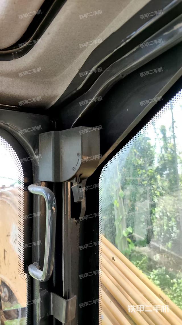 后窗玻璃角标（驾驶室部分）