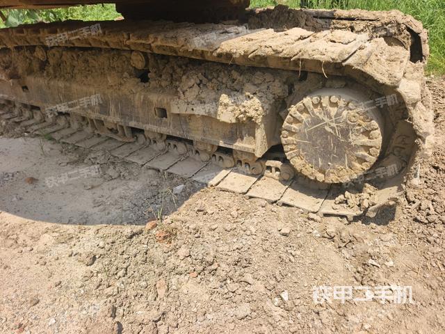 左导向轮(行走机构) 左导向轮(行走机构)