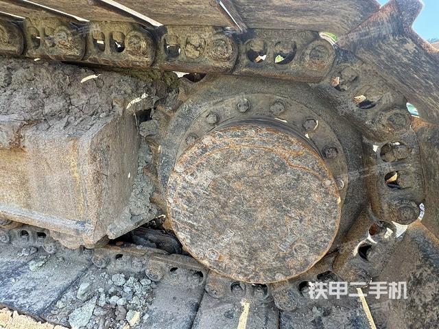 单侧履带整体(整机外观) 单侧履带整体(整机外观)